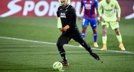 欧冠激战：马德里竞技对曼联，德佩进球战平悬念待续